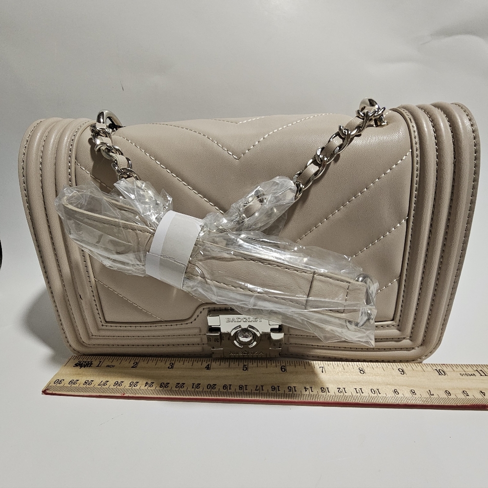 NWT Badgley Mischka V-Quilting Crossbody Chain Strap Off-White Gold